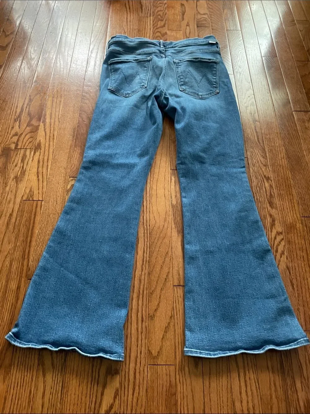 MOTHER The Weekender Layover Flare Jeans Medium Wash Women’s Sz 32